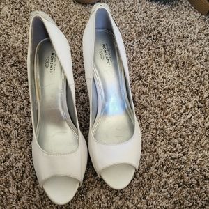 Unforgettable moments white heels